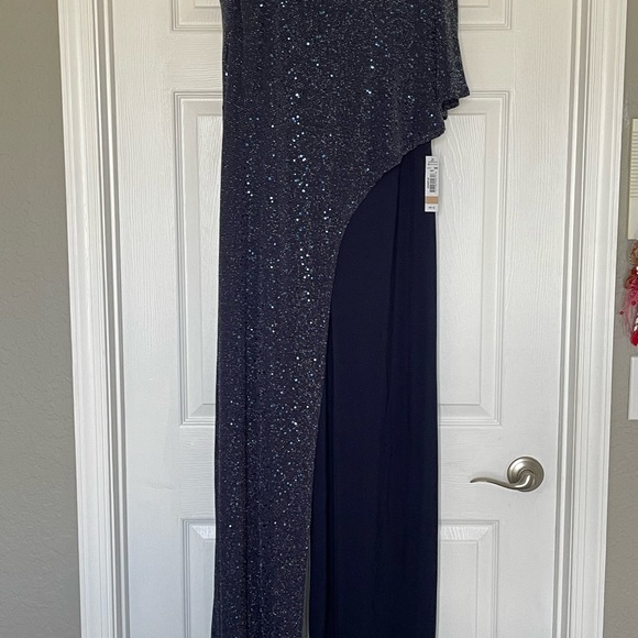 R&M Richards Navy Asymmetrical Caplet Jumpsuit. - Picture 4 of 12